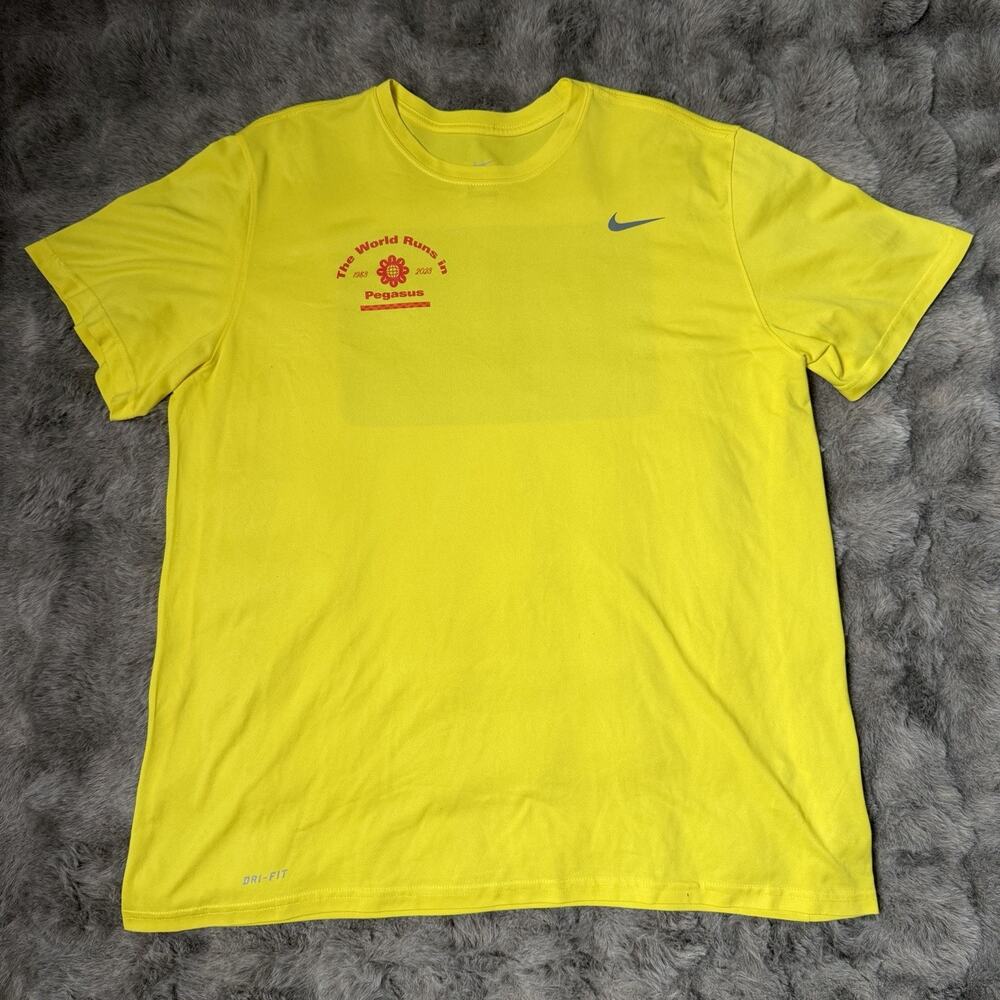 Nike Dri-Fit Running Shirt The World Runs In Pegasus Graphic Size XXL Yellow